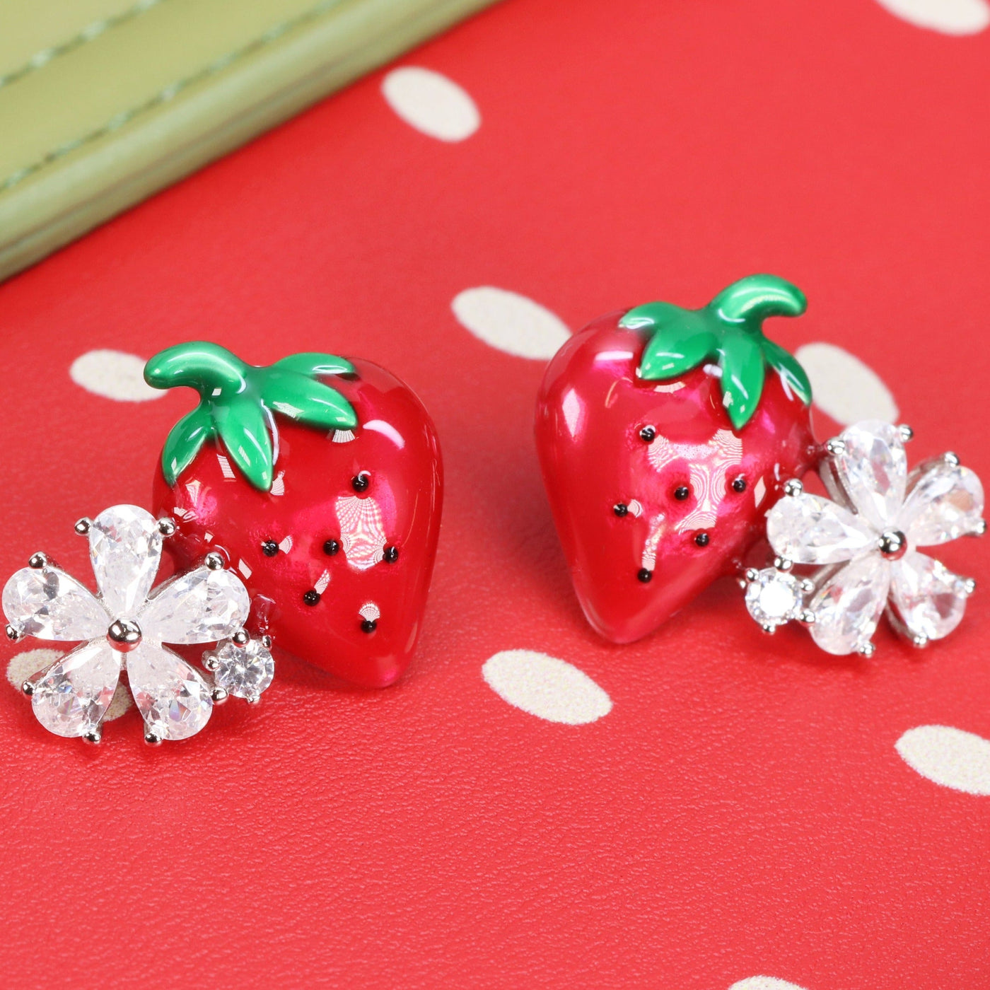 Strawberry studs - Earrings - 2